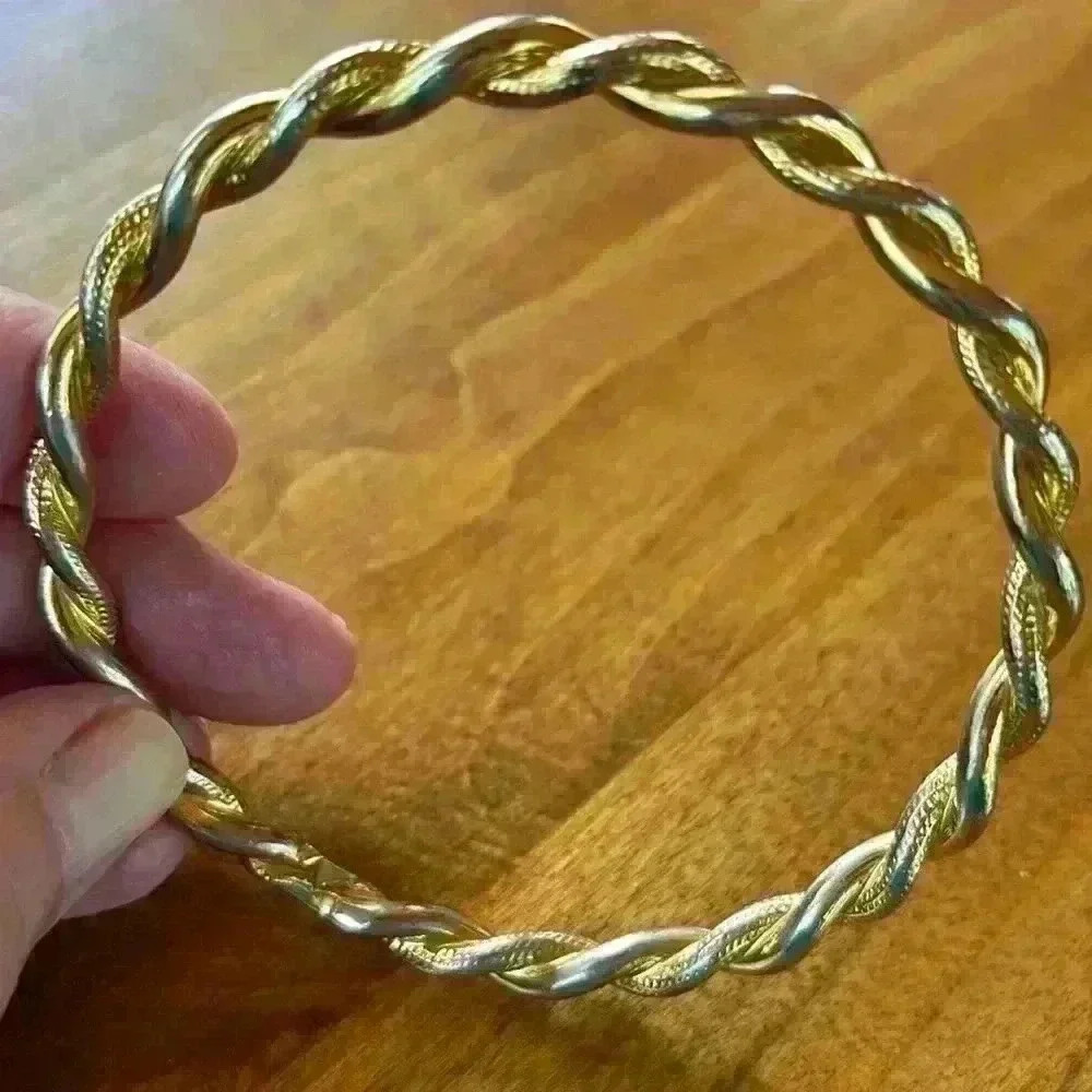 4 Bracelets..Assorted..Sell In Lot - Picture 5 of 8